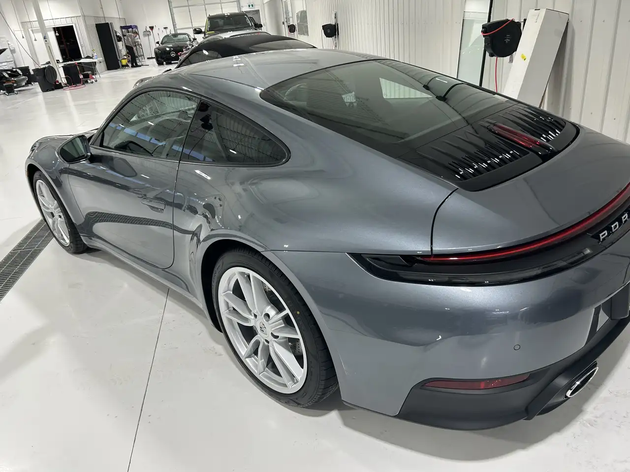 Porsche 911 - Image 9