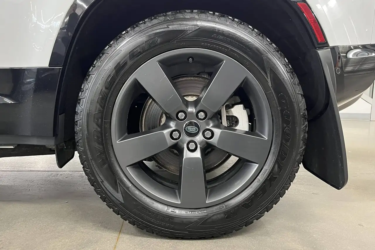 Land Rover Defender - Image 17