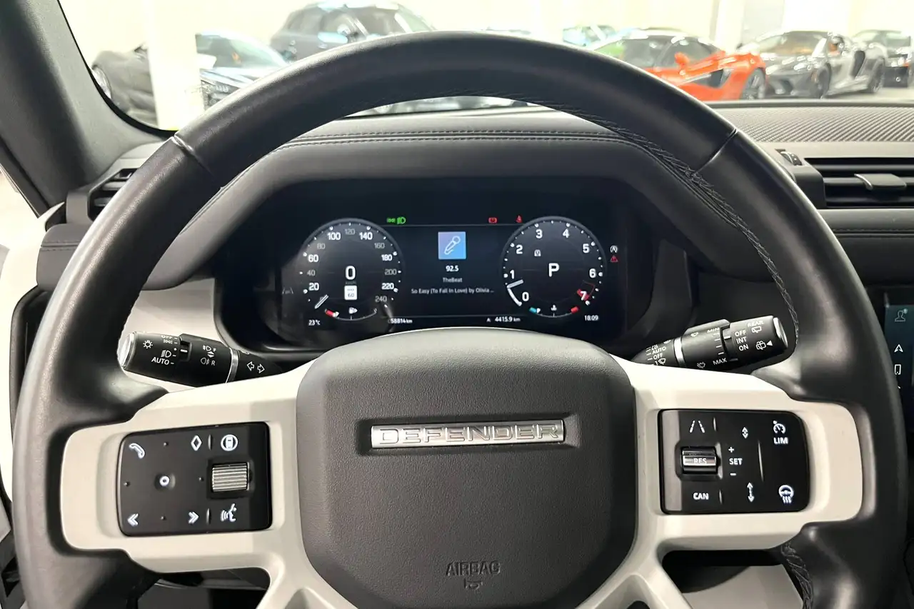 Land Rover Defender - Image 10