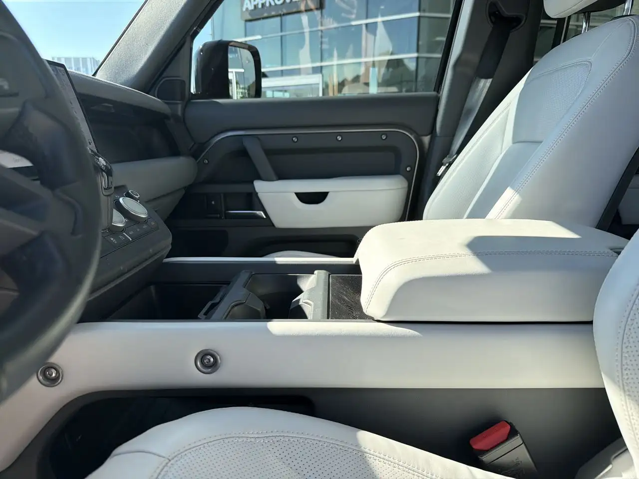 Land Rover Defender - Image 17