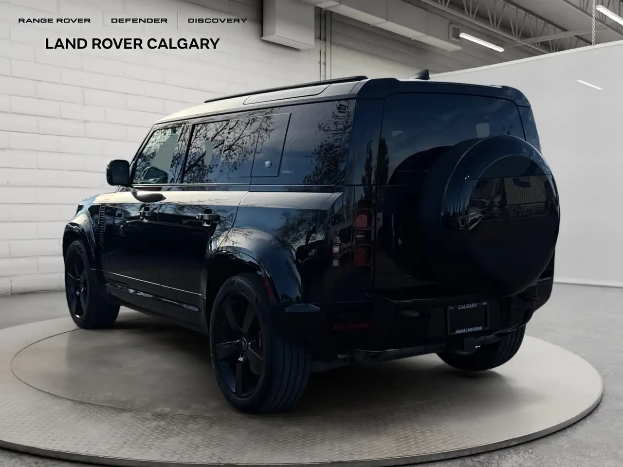 Land Rover Defender - Image 3
