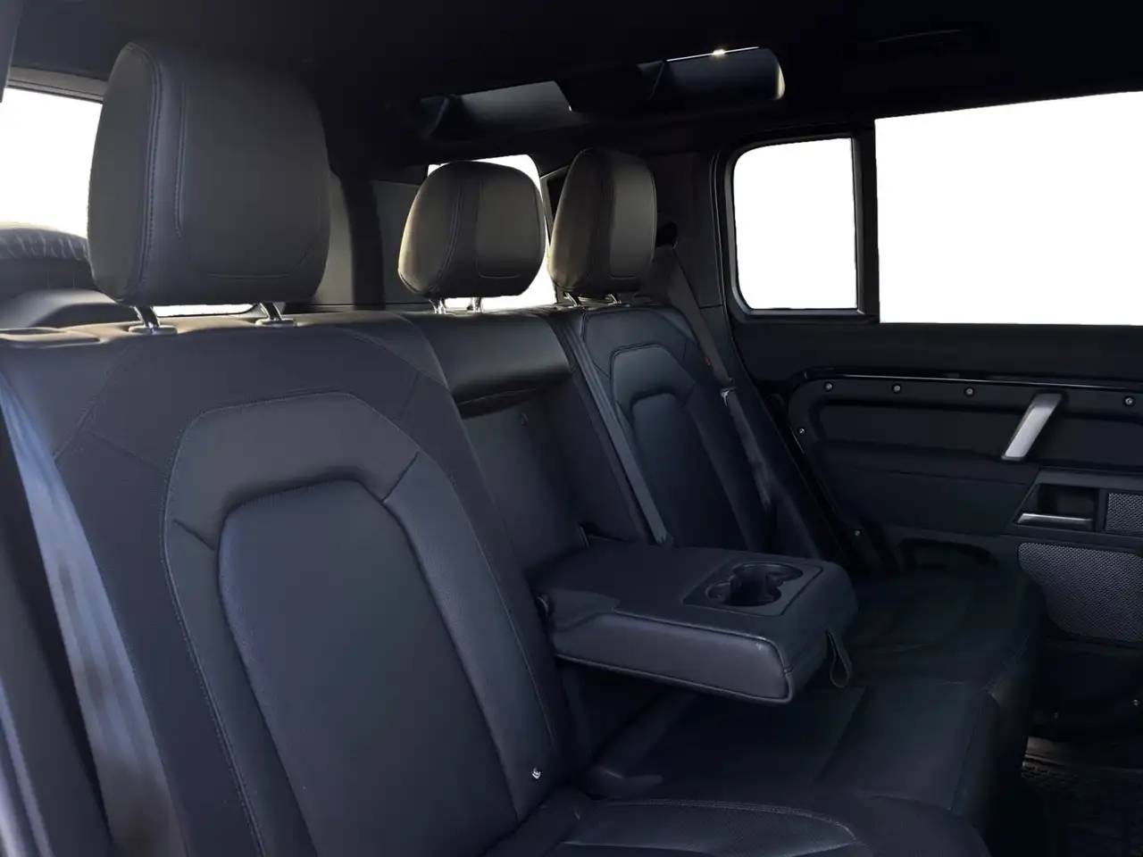 Land Rover Defender - Image 21