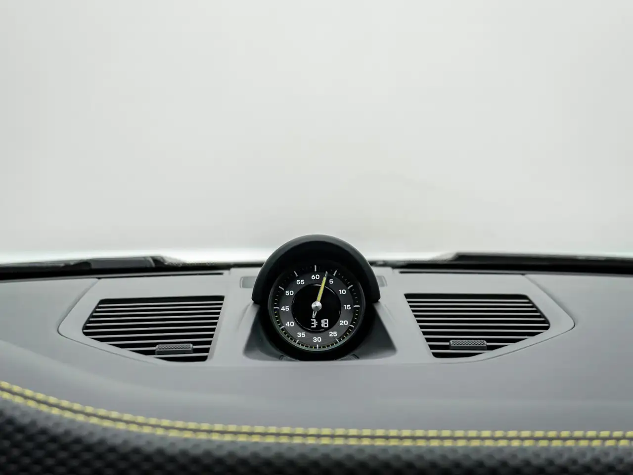Porsche 911 - Image 28