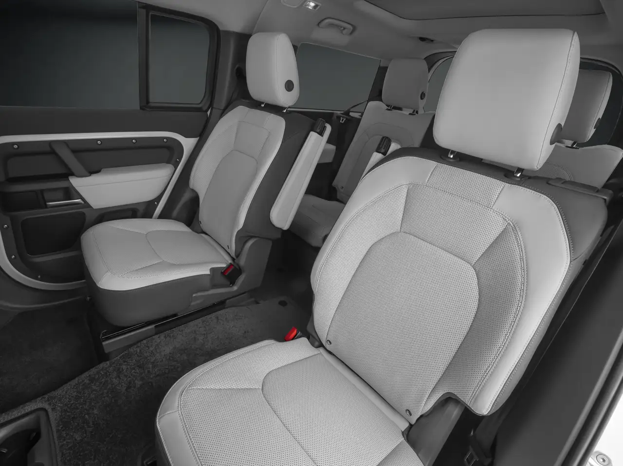 Land Rover Defender - Image 9
