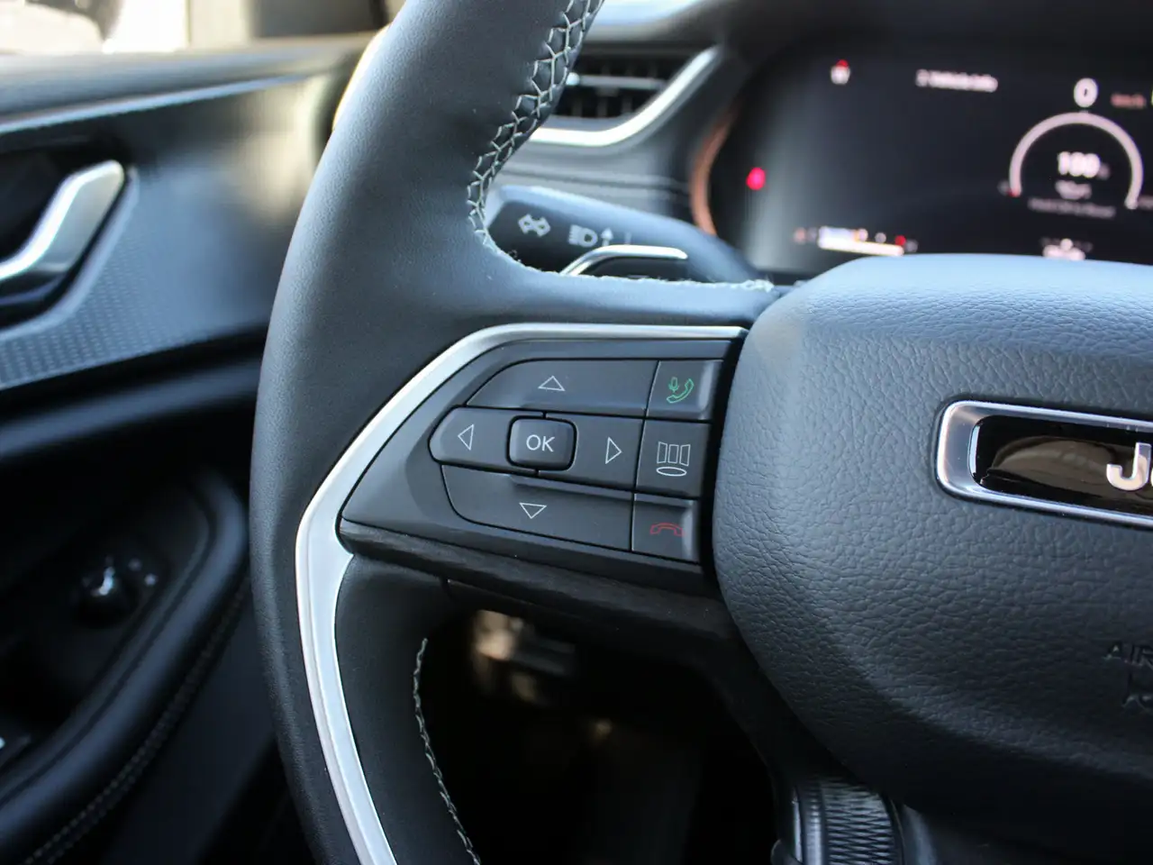 Jeep Grand Cherokee - Image 21