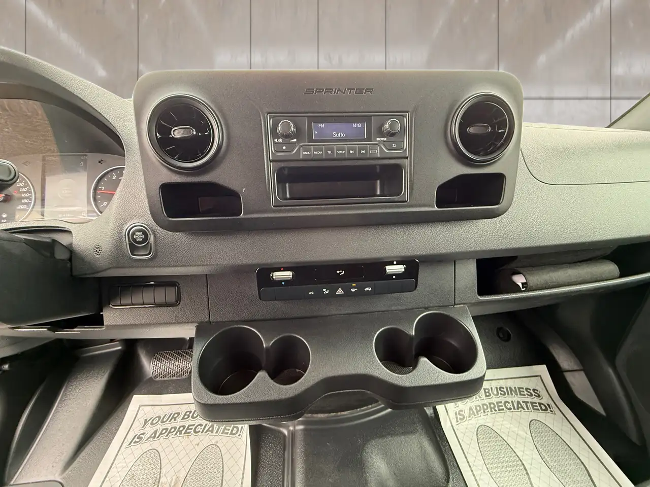 Mercedes-Benz Sprinter - Image 10