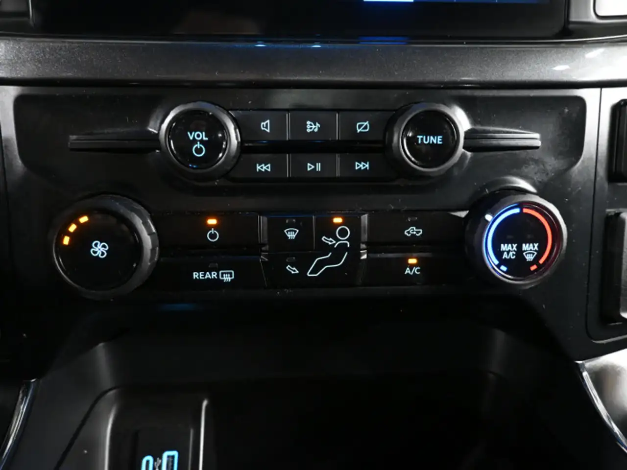 Ford F-150 - Image 21