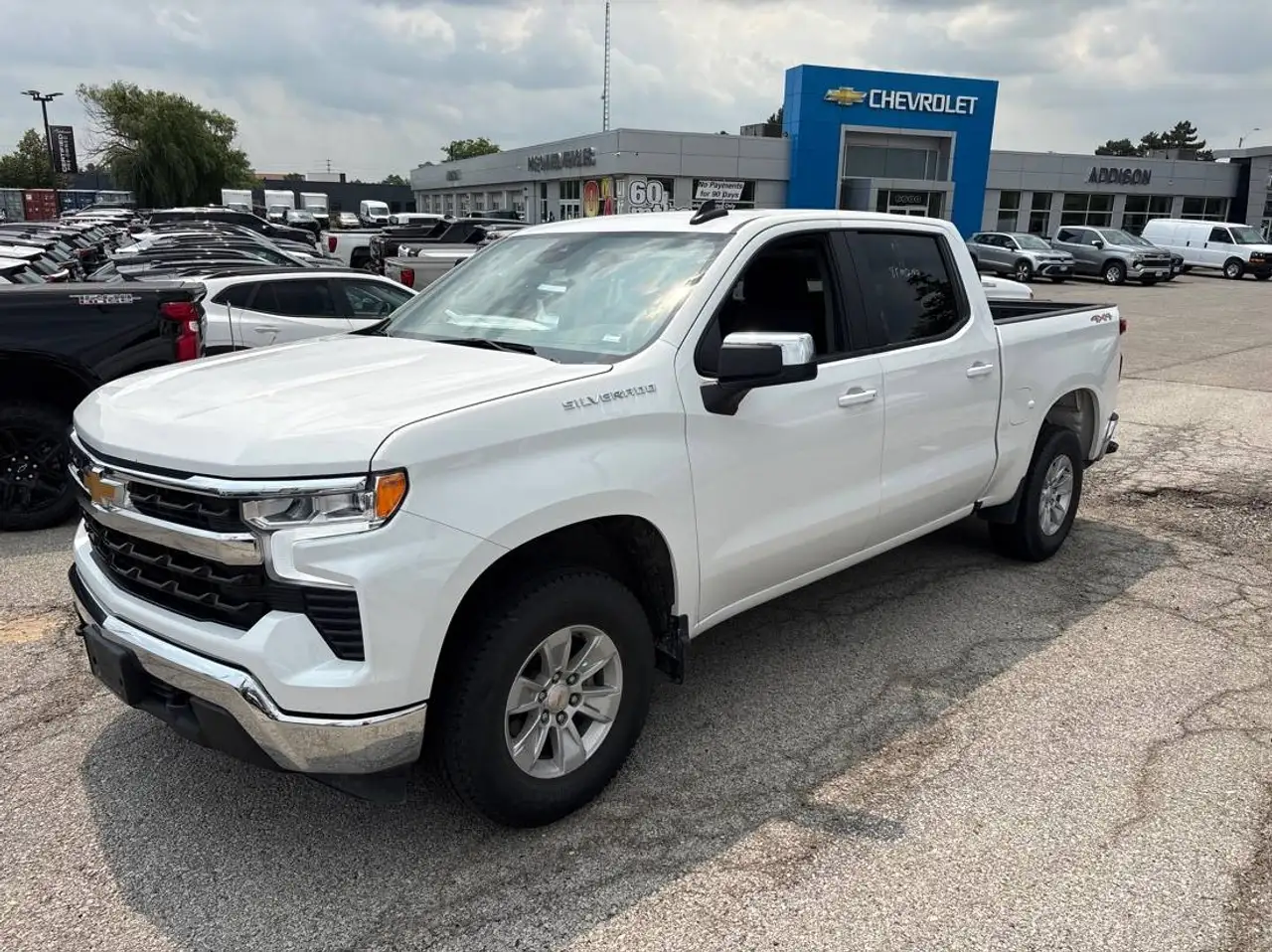 Chevrolet Silverado 1500 - Image 2