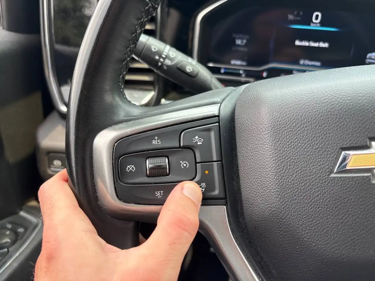 Chevrolet Silverado 1500 - Image 16