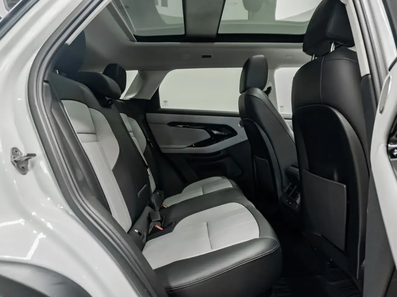 Land Rover Range Rover Evoque - Image 31