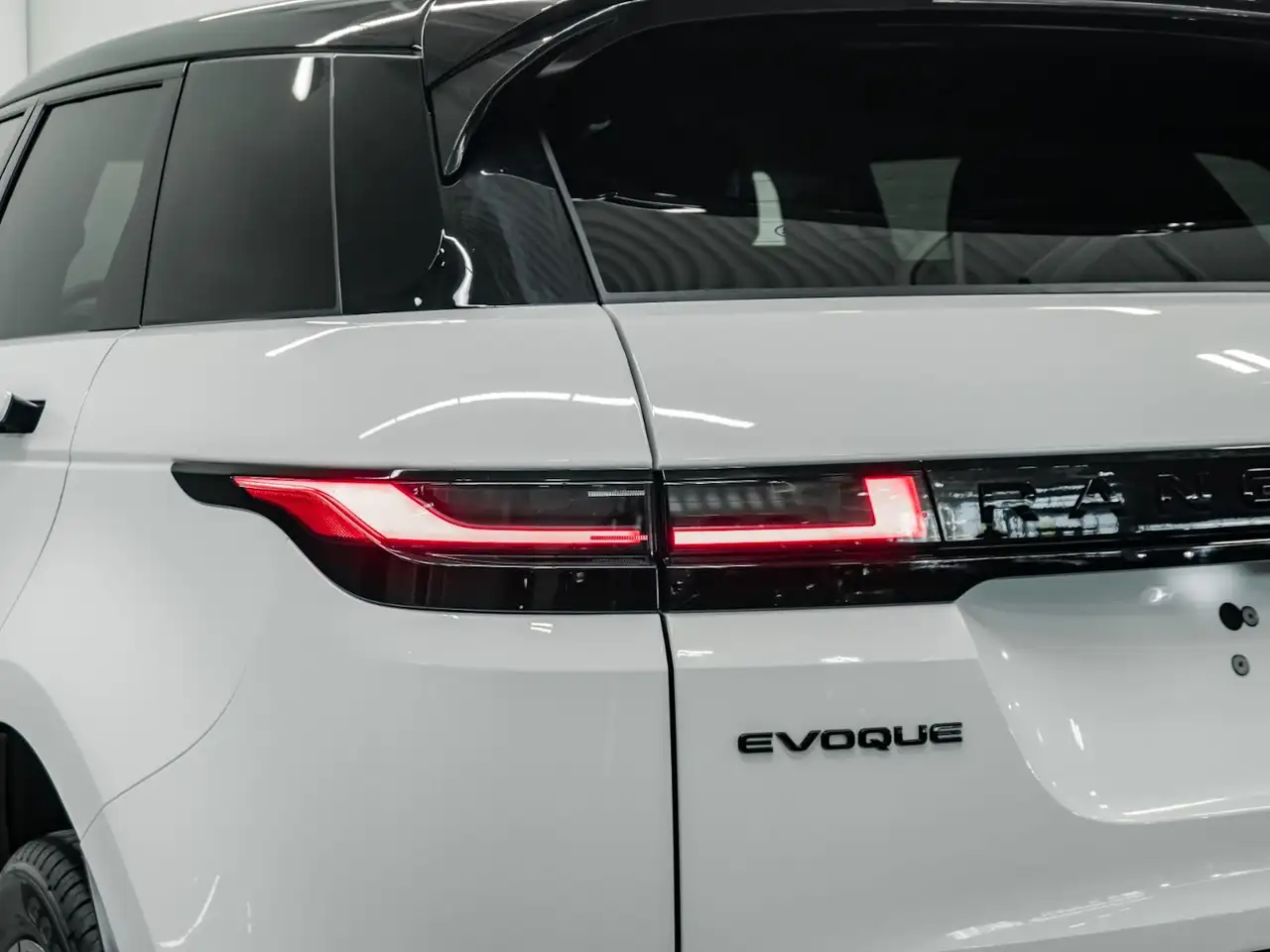 Land Rover Range Rover Evoque - Image 11