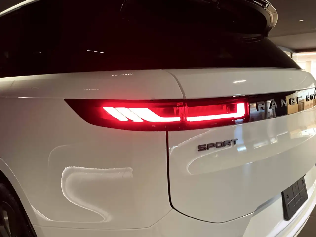 Land Rover Range Rover Sport - Image 12