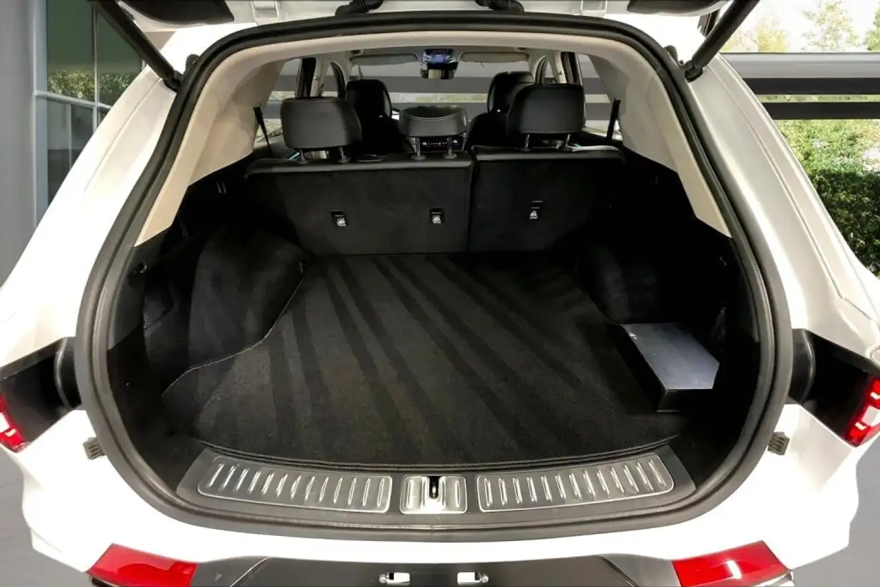 Genesis GV70 - Image 28