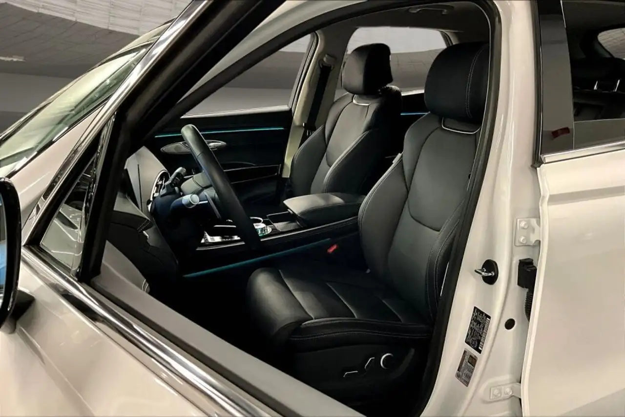 Genesis GV70 - Image 23