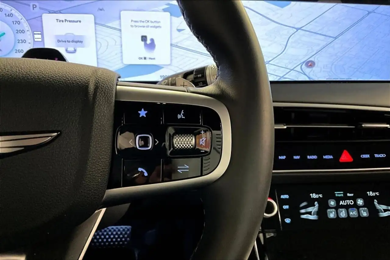 Genesis GV70 - Image 14