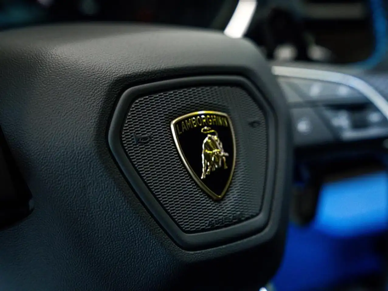 Lamborghini Urus - Image 20