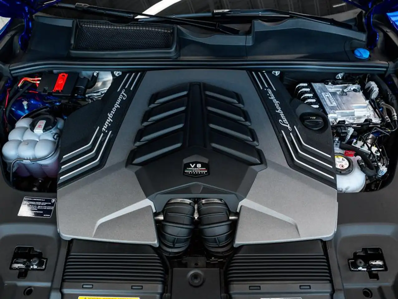 Lamborghini Urus - Image 37