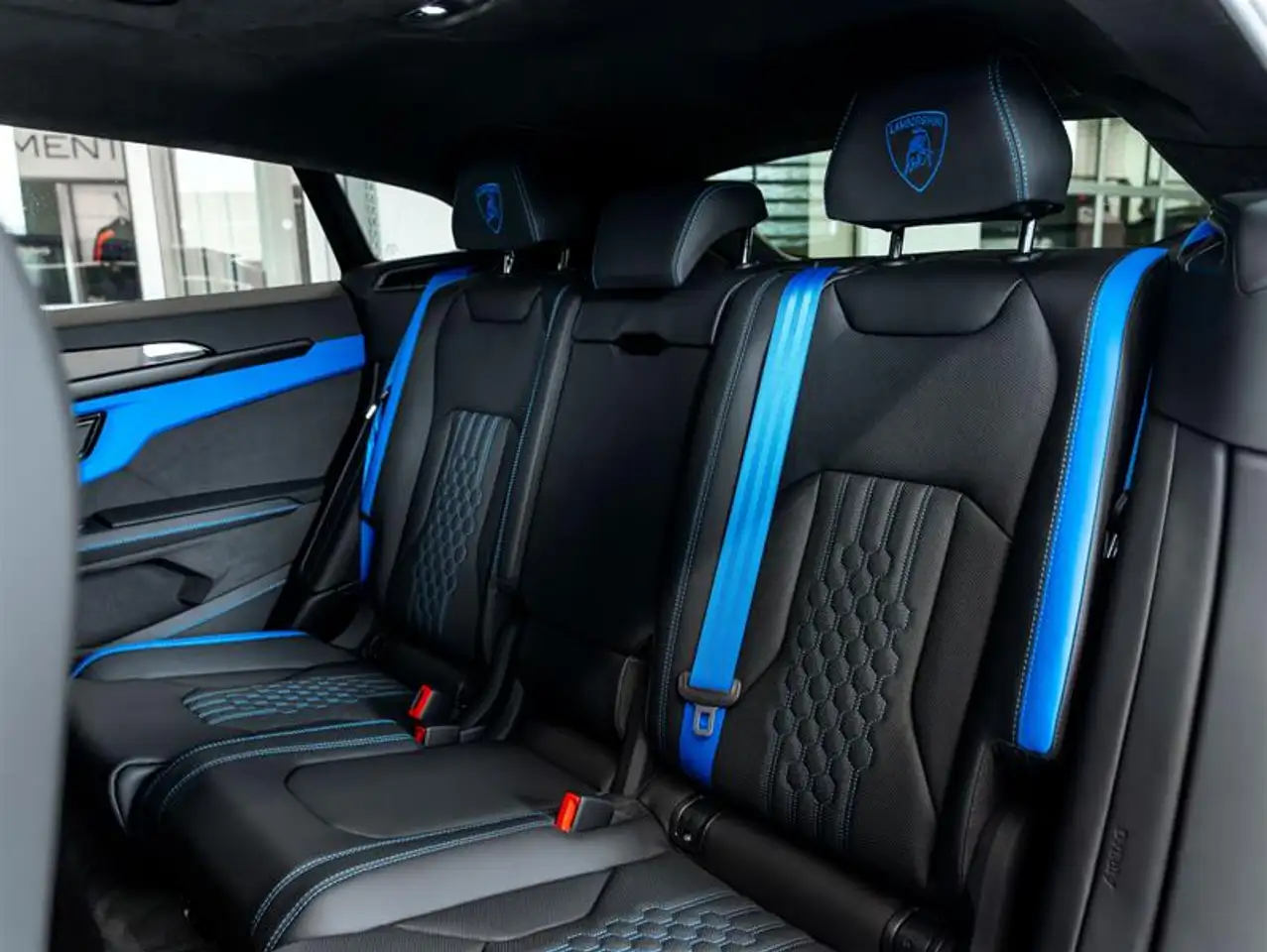 Lamborghini Urus - Image 14