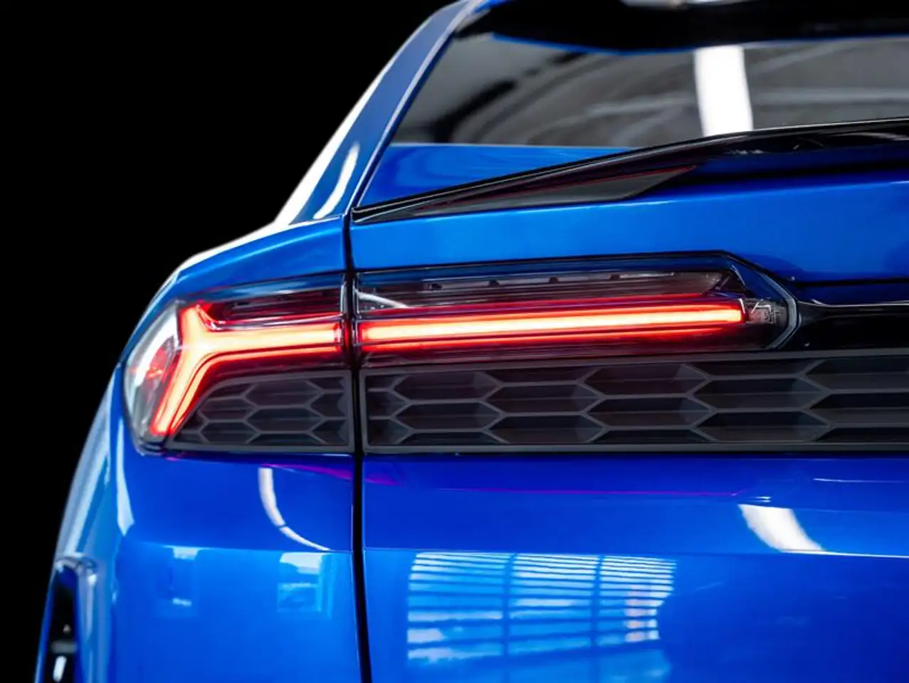 Lamborghini Urus - Image 8