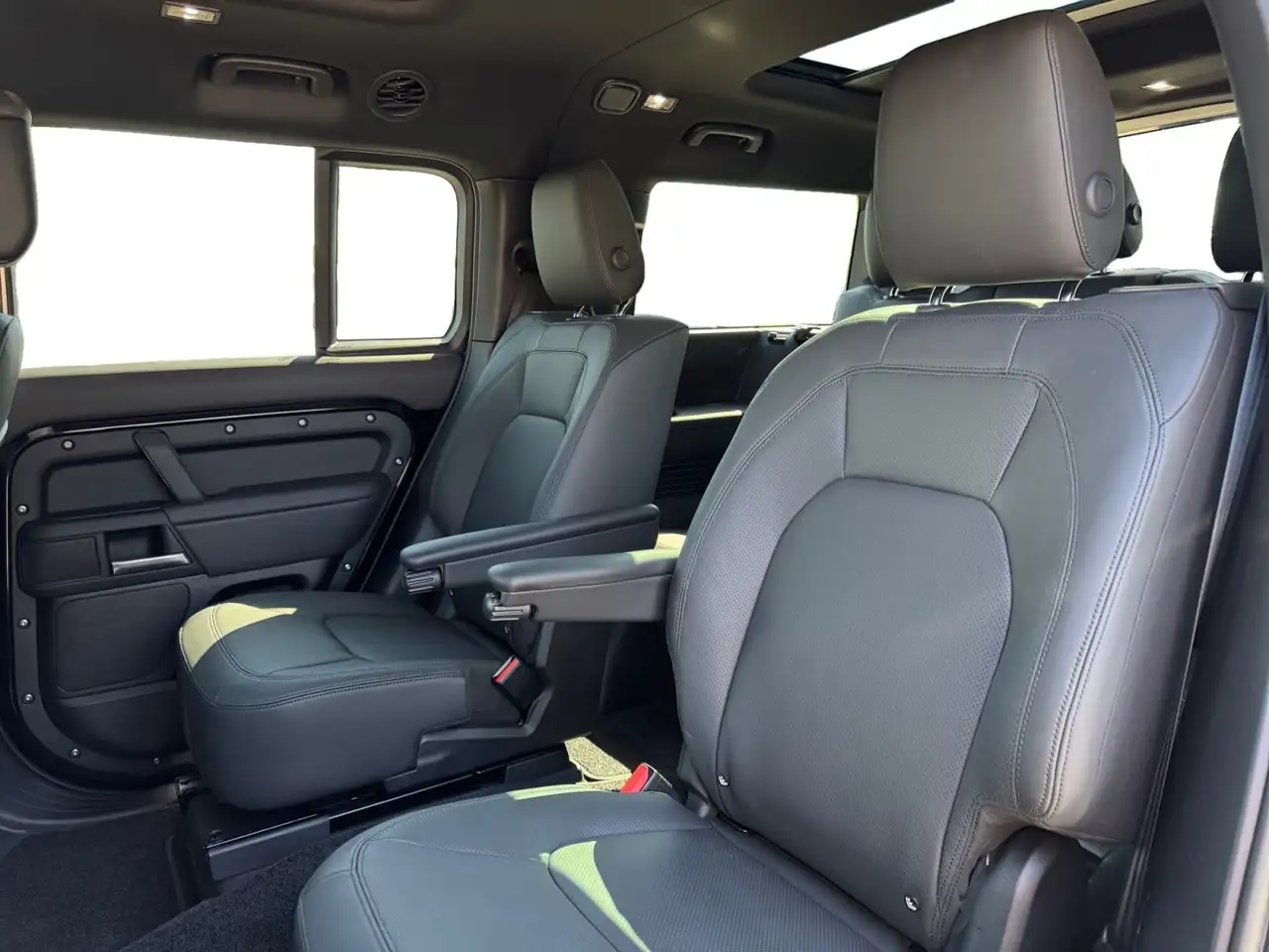 Land Rover Defender - Image 18