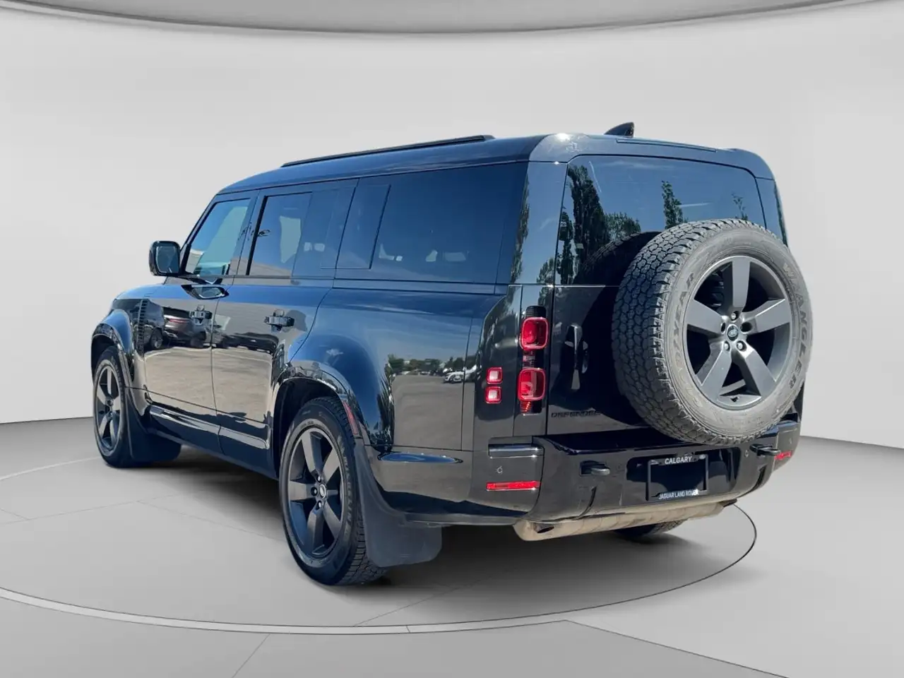 Land Rover Defender - Image 3