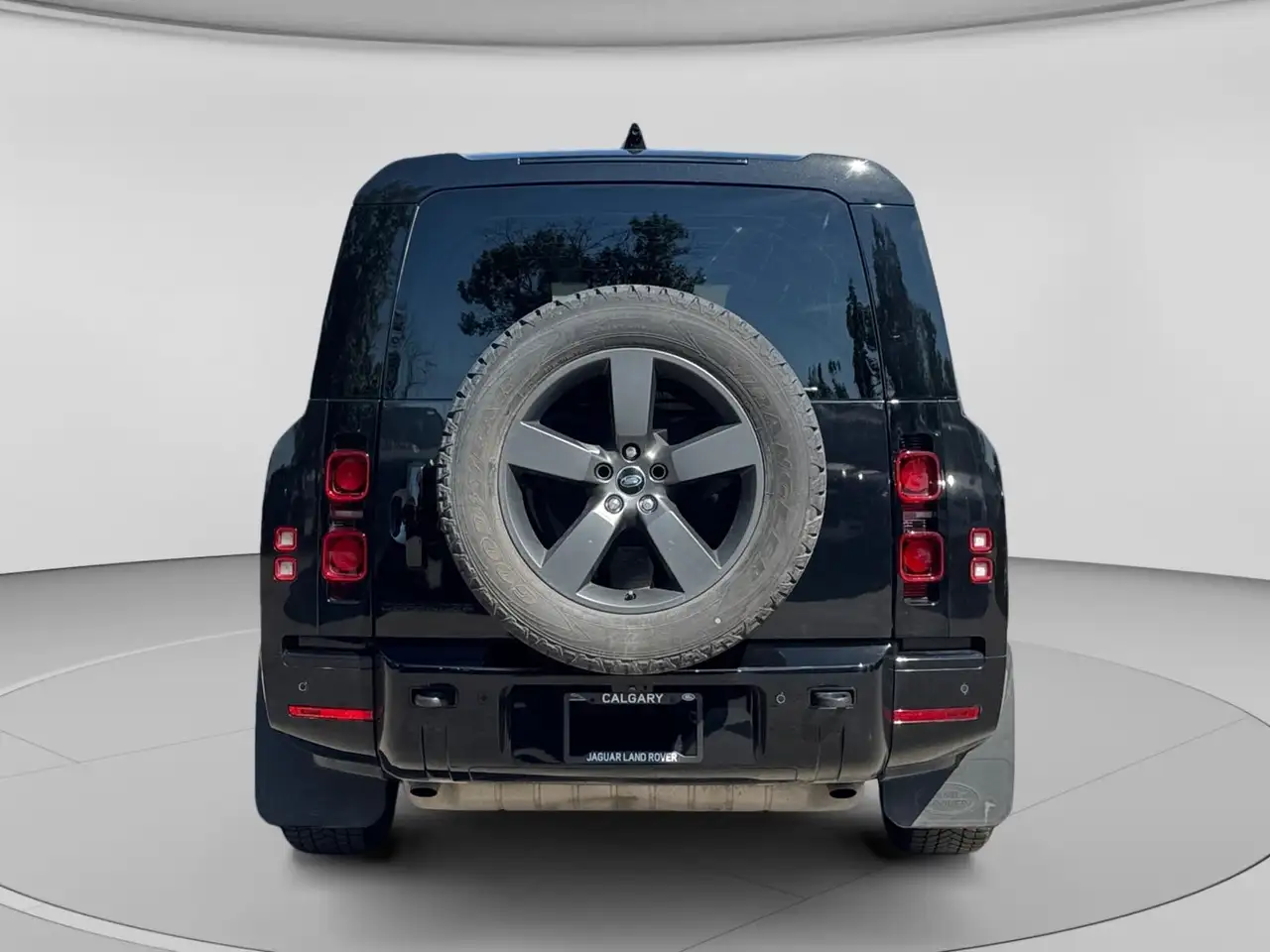 Land Rover Defender - Image 4
