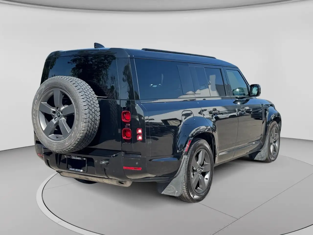 Land Rover Defender - Image 5