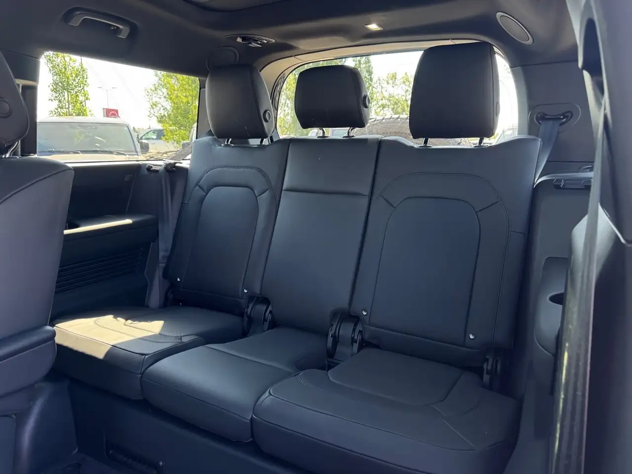 Land Rover Defender - Image 21
