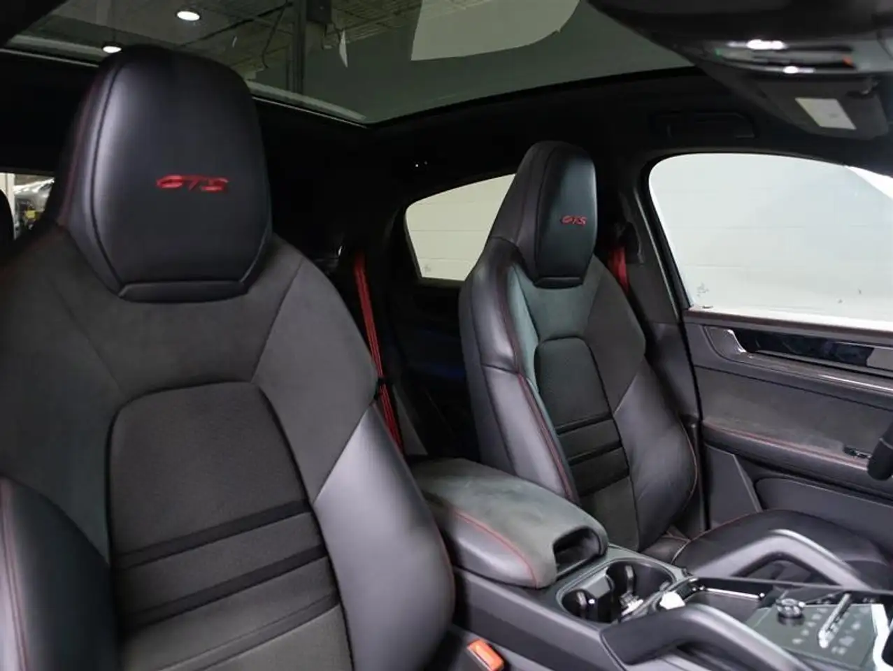 Porsche Cayenne - Image 14