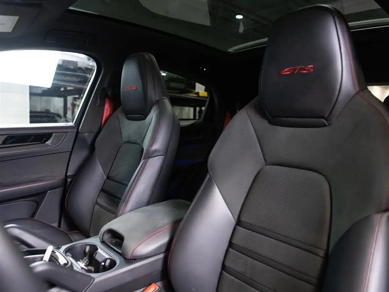 Porsche Cayenne - Image 13