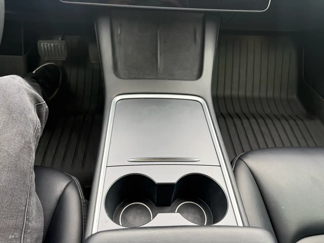 Tesla Model 3 - Image 18