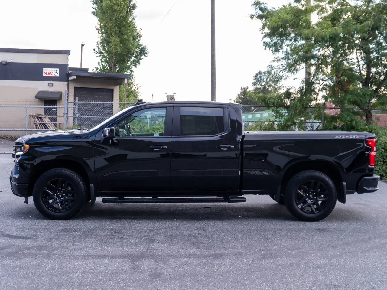 Chevrolet Silverado 1500 - Image 2