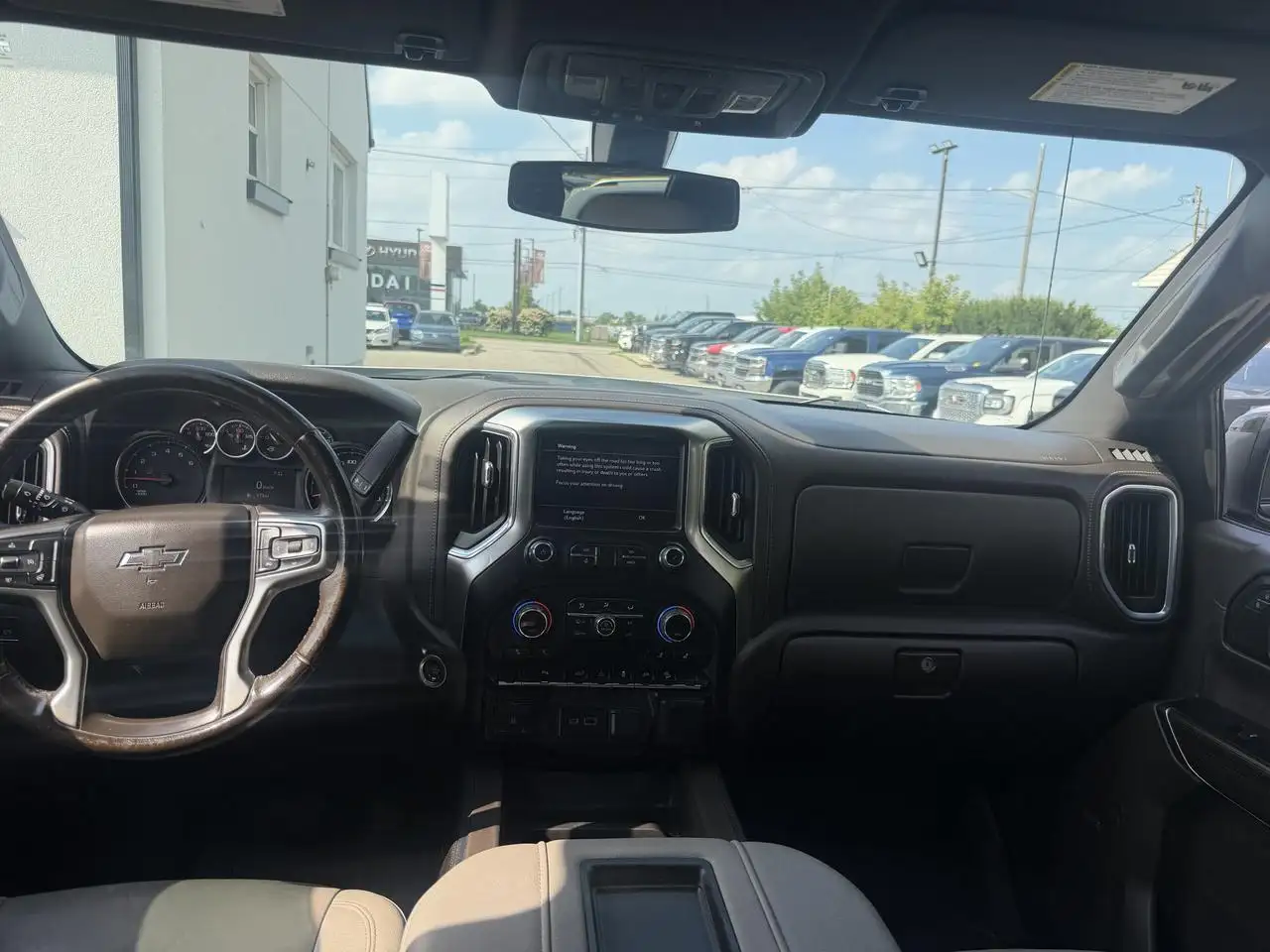 Chevrolet Silverado 1500 - Image 12