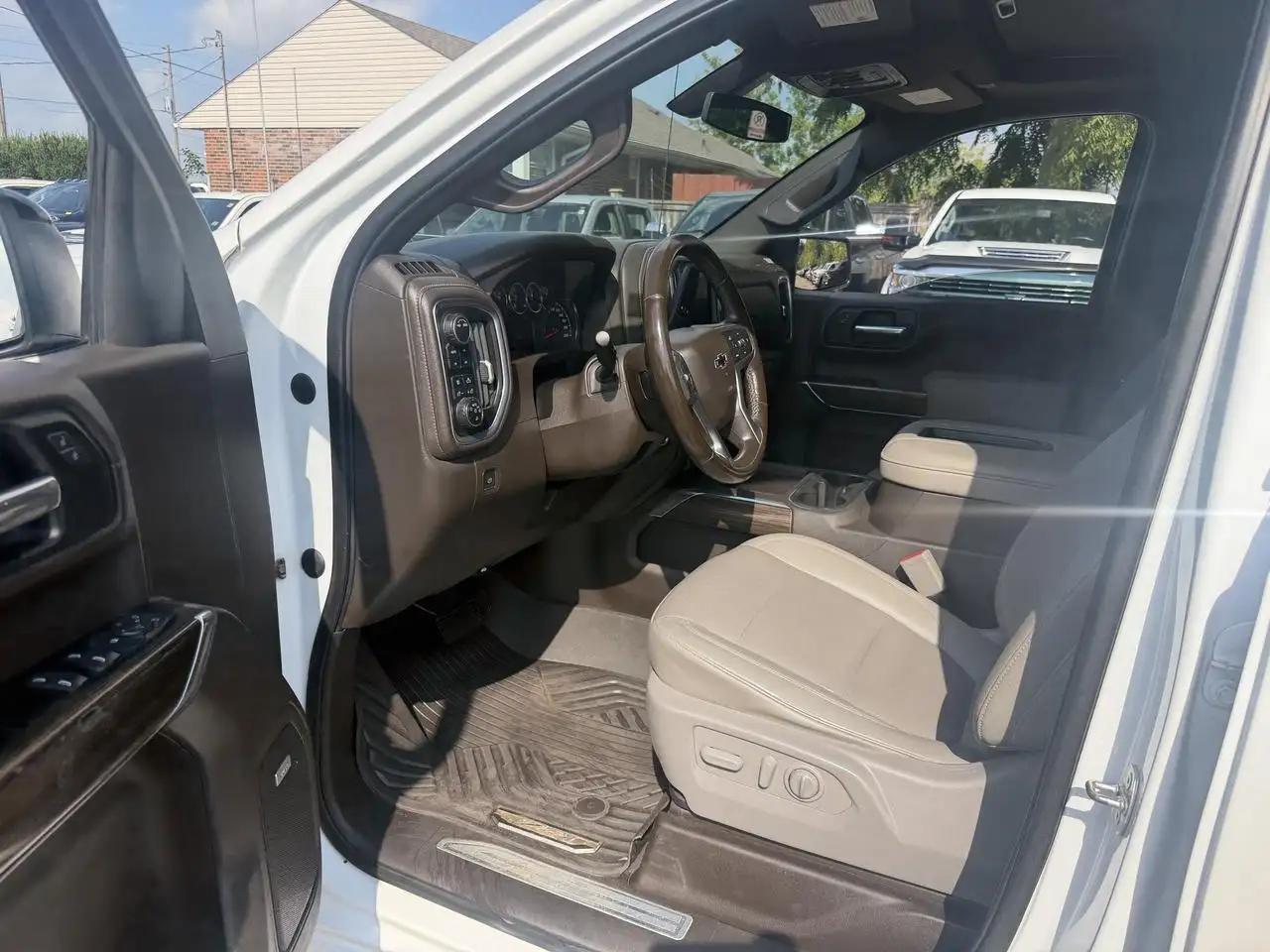 Chevrolet Silverado 1500 - Image 17