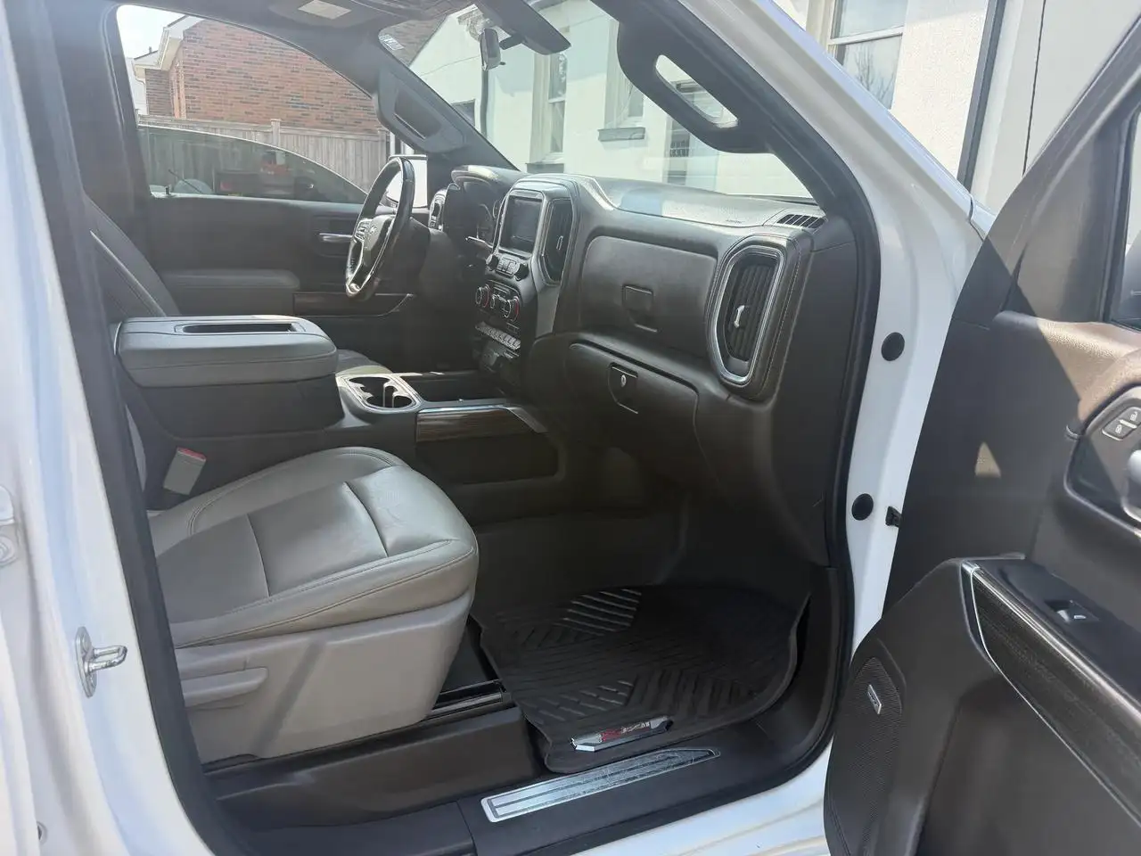 Chevrolet Silverado 1500 - Image 14