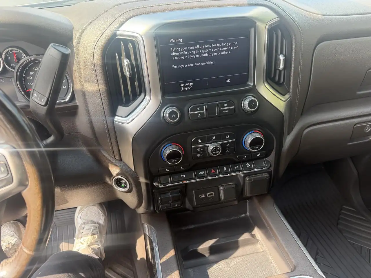 Chevrolet Silverado 1500 - Image 21