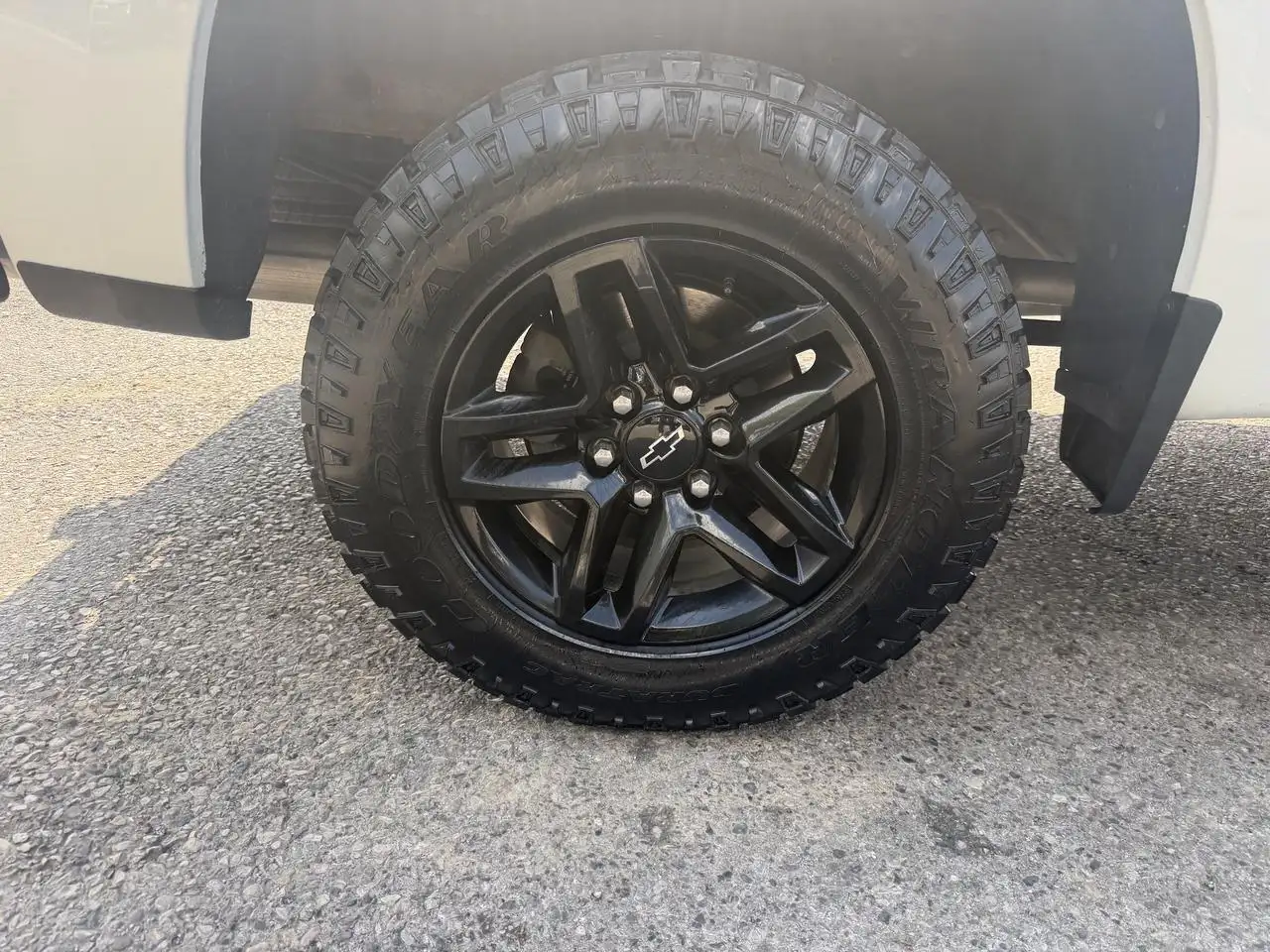 Chevrolet Silverado 1500 - Image 9