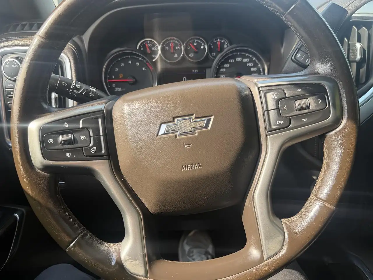 Chevrolet Silverado 1500 - Image 24