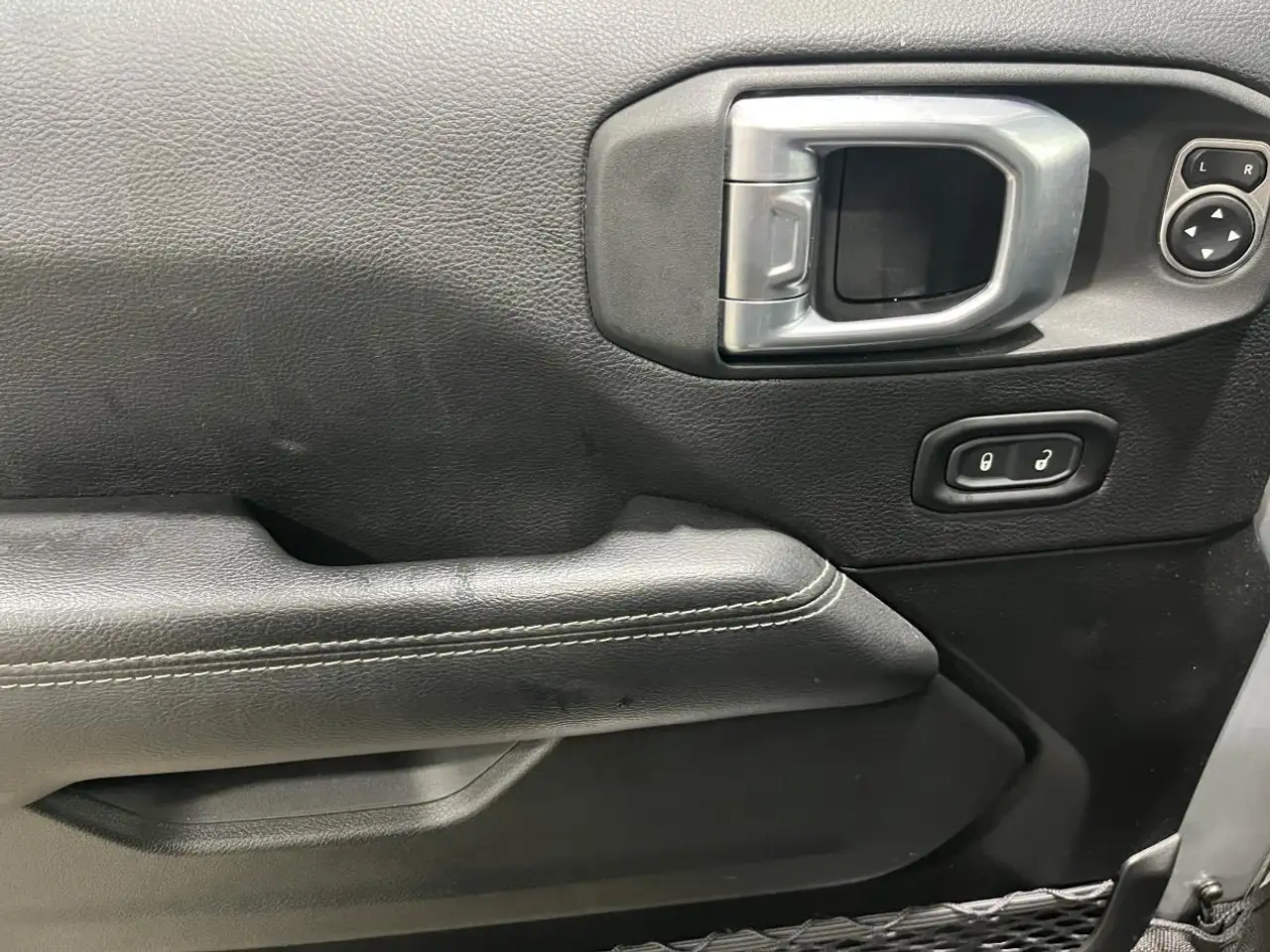 Jeep Wrangler - Image 15