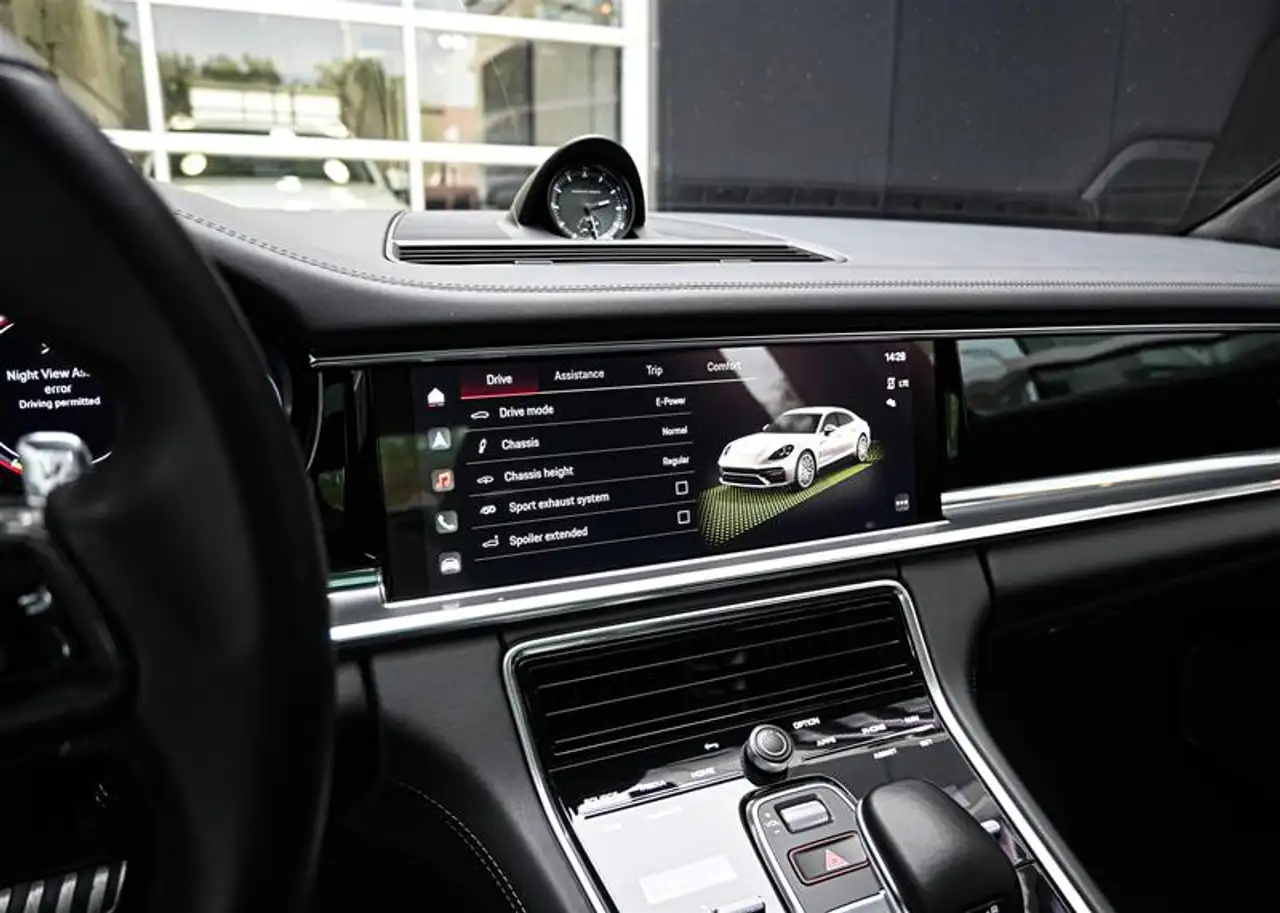Porsche Panamera - Image 21