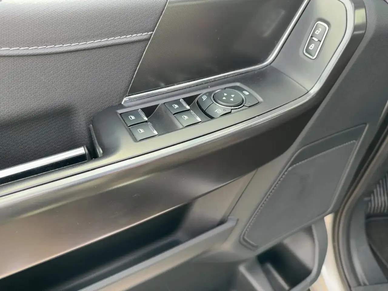 Ford F-150 - Image 21