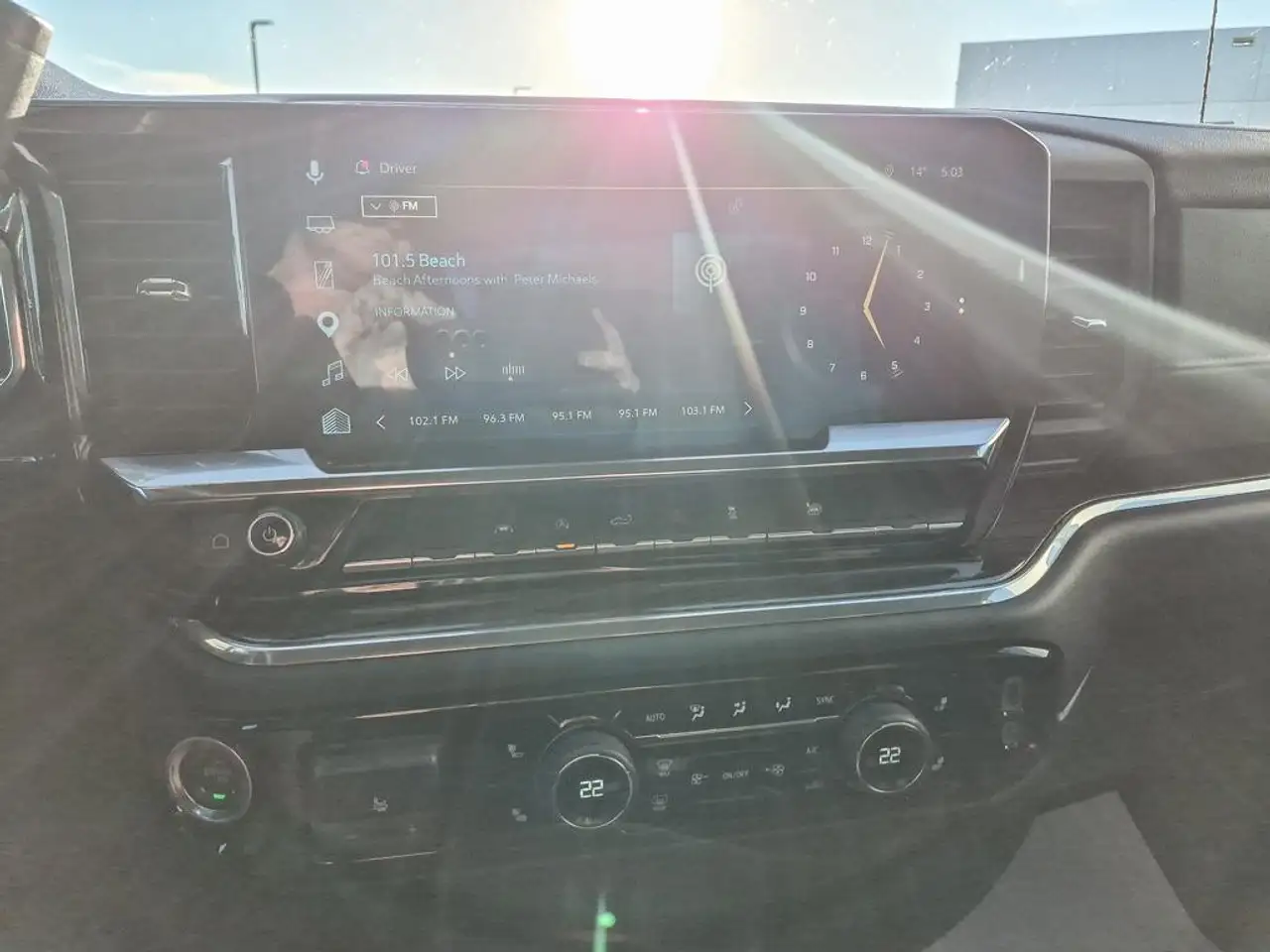 Chevrolet Silverado 1500 - Image 18