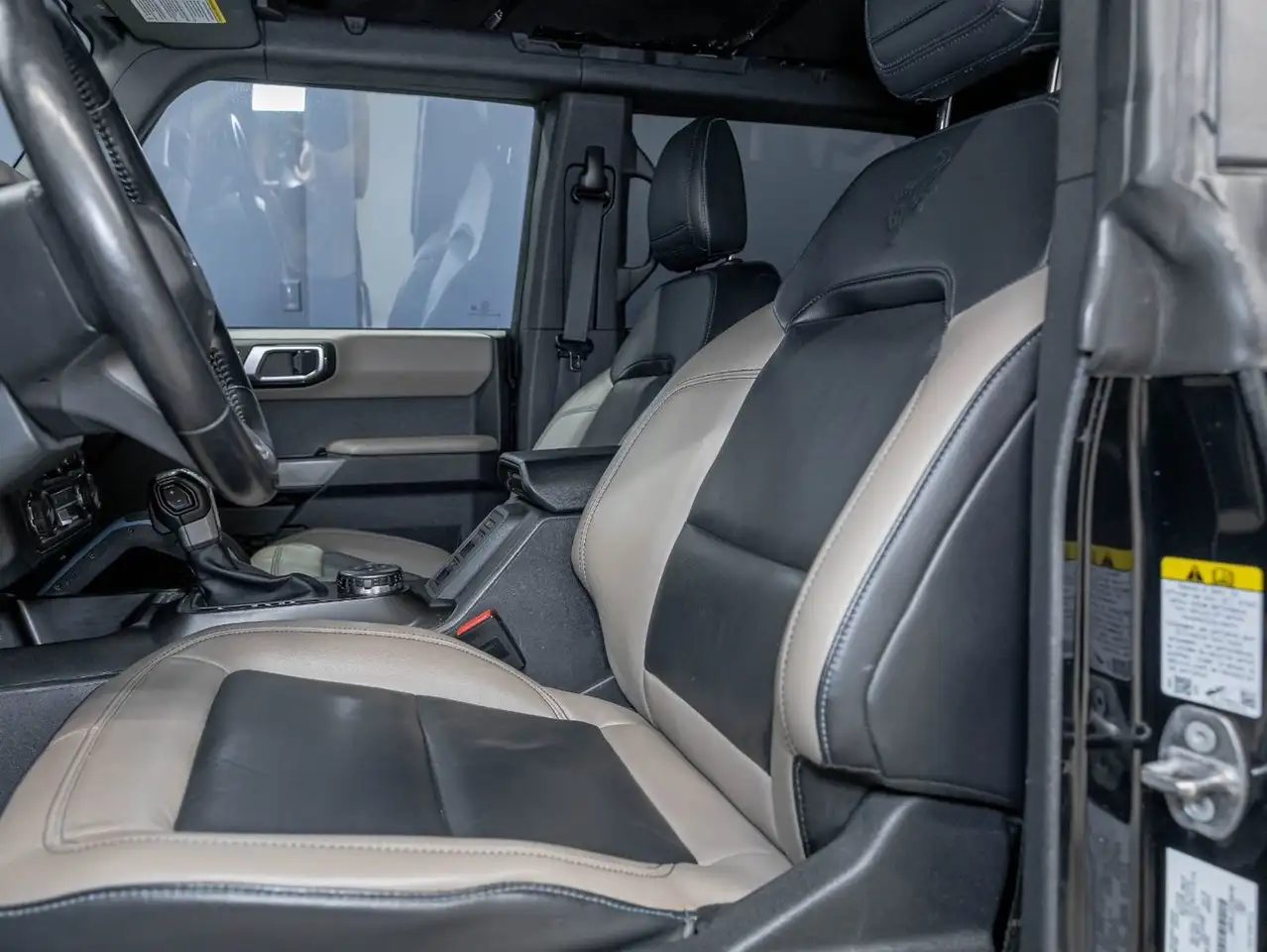 Ford Bronco - Image 11