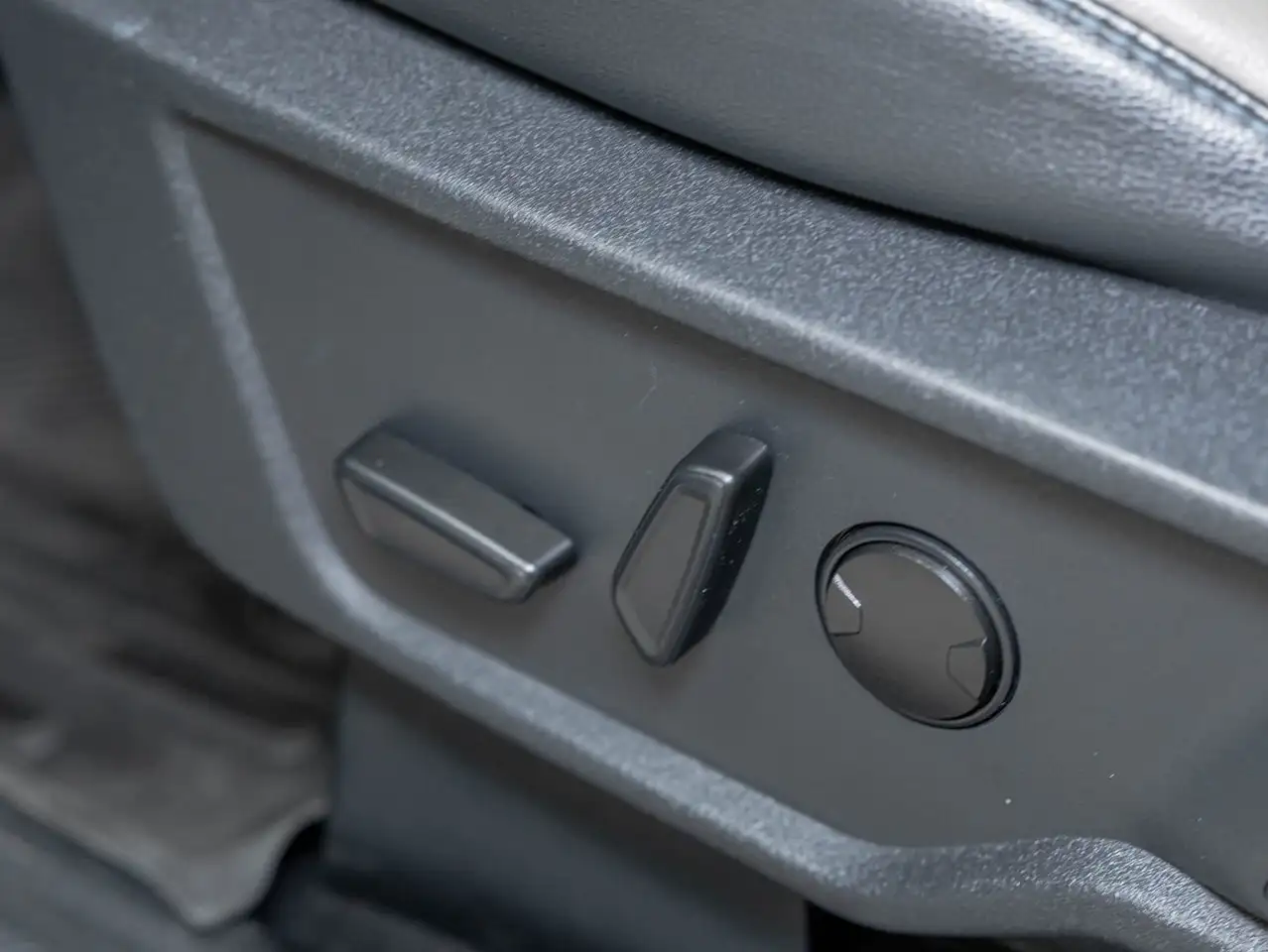 Ford Bronco - Image 24
