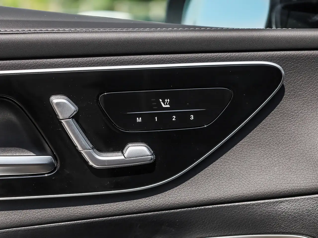 Mercedes-Benz GLC - Image 19