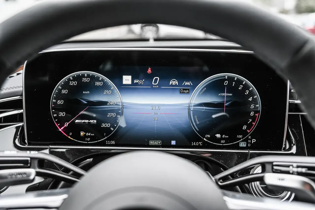 Mercedes-Benz E-Class - Image 14