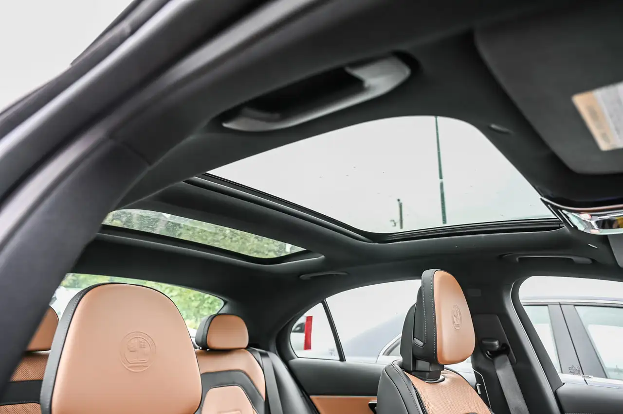 Mercedes-Benz E-Class - Image 22