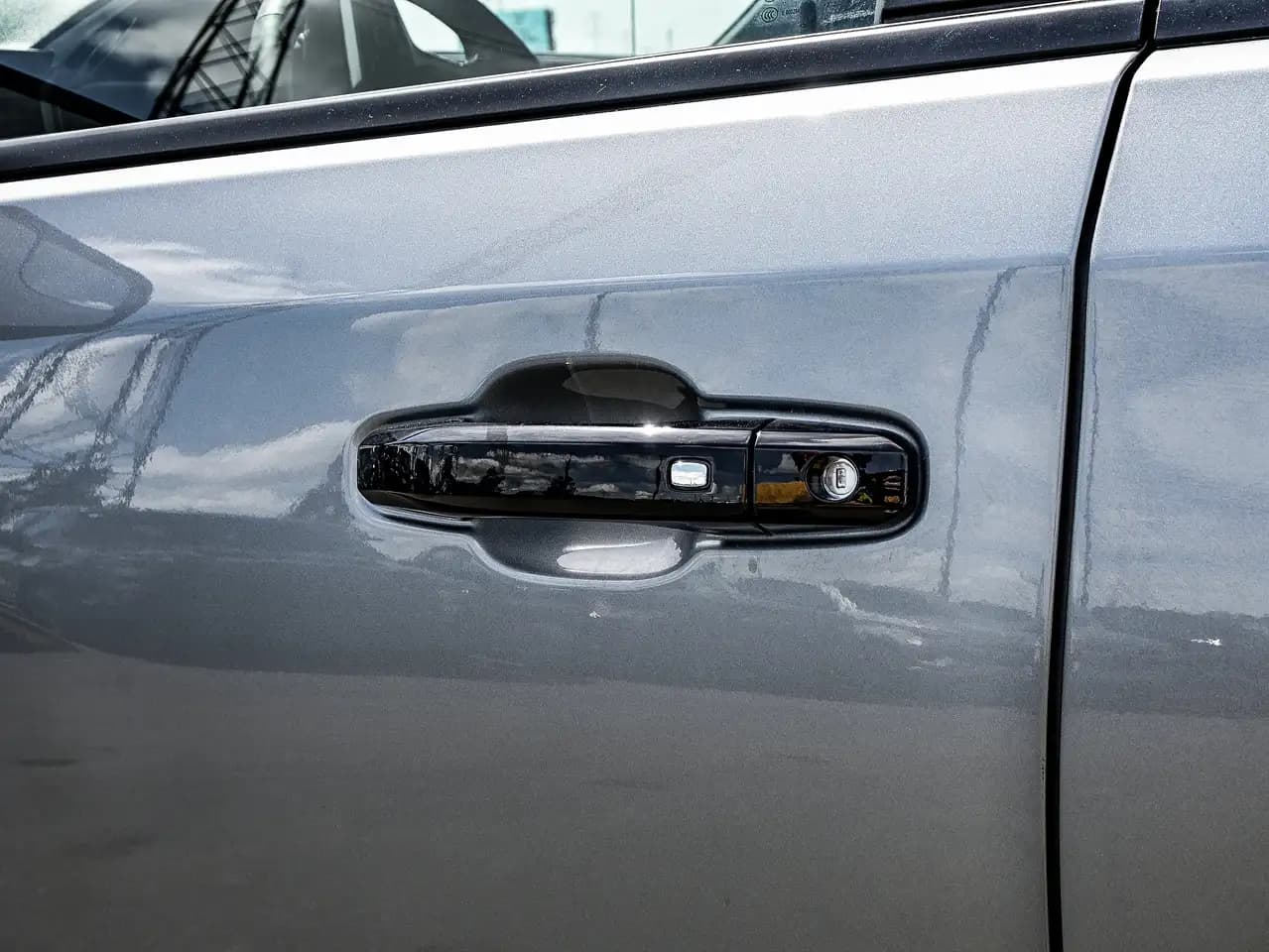 Chevrolet Silverado 1500 - Image 8