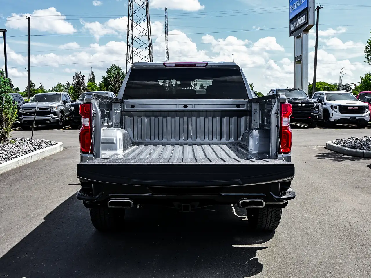 Chevrolet Silverado 1500 - Image 14