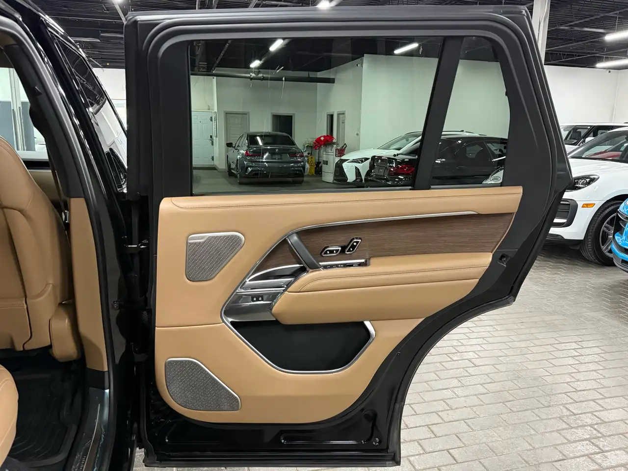 Land Rover Range Rover - Image 37